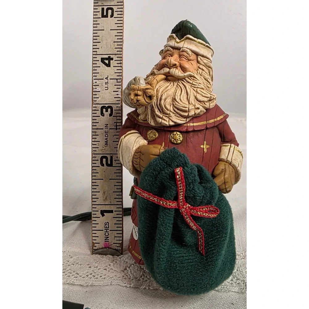 Hallmark Keepsake 1997 Santa's Secret Gift Musical Magic Ornament Robert Chad